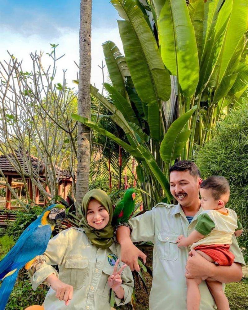 Instagram.com/tamansatwacikembulan_official